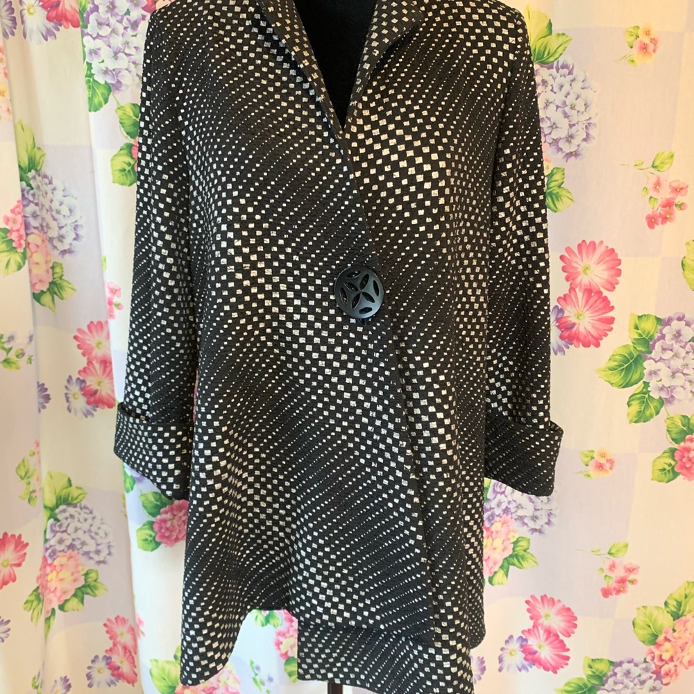 Stylish Black and White Blazer